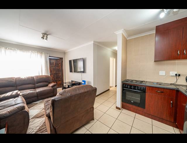3 BEDROOM FREESTANDING FOR SALE IN HELDERWYK